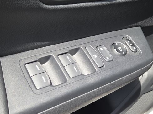 Used 2025 Honda CR-V LX image 24
