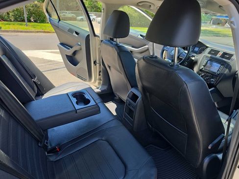 Used 2013 Volkswagen Jetta SEL FWD image 13