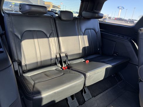 Used 2022 Ford Expedition Platinum image 12