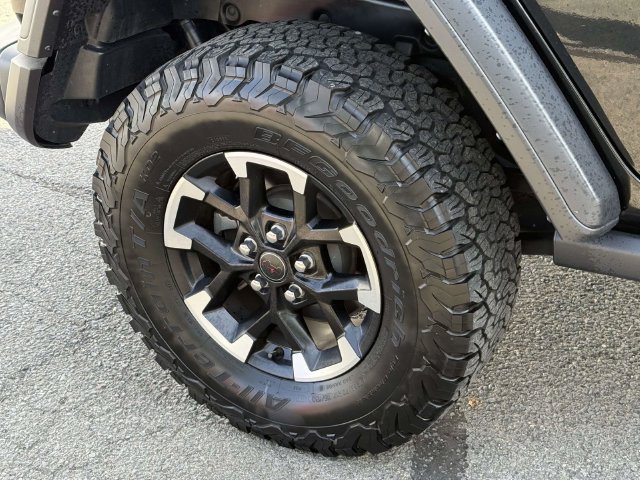 Used 2025 Jeep Wrangler Unlimited Rubicon AWD/4WD image 11