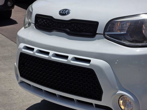 Used 2016 Kia Soul + w/ Soulful Package FWD image 7