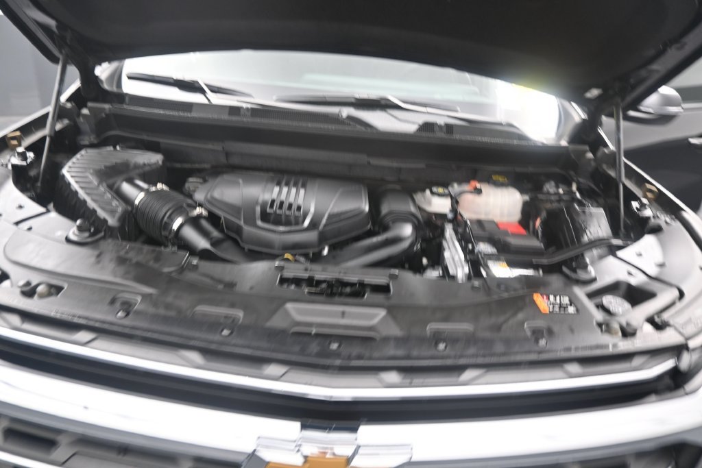 Used 2025 Chevrolet Traverse LT FWD image 16