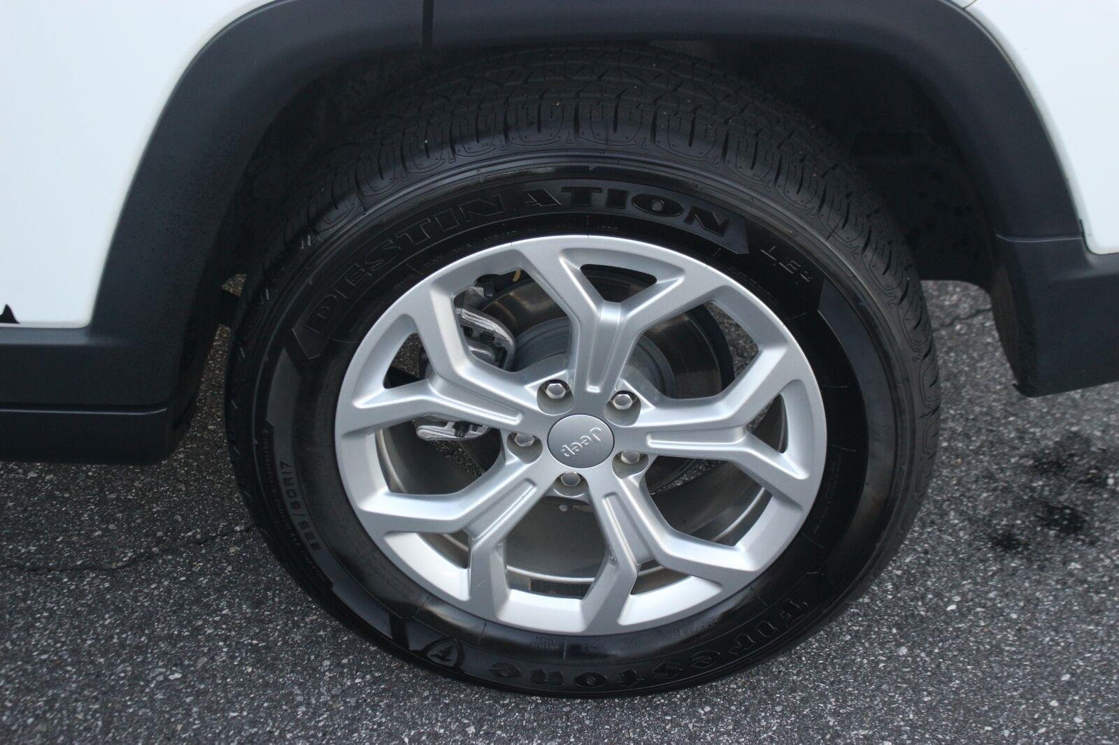 Used 2024 Jeep Compass Latitude AWD/4WD image 37