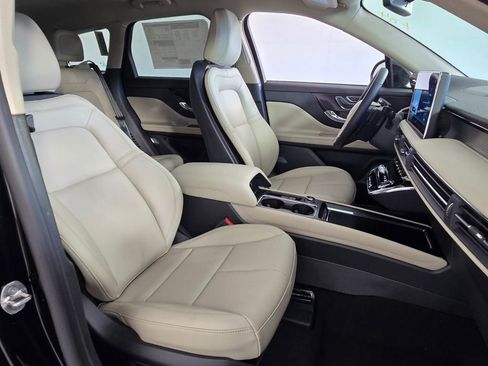 New 2026 Lincoln Corsair Premiere image 17