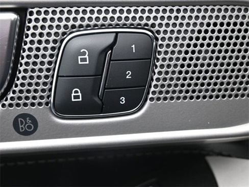 Used 2021 Ford Explorer Limited w/ Equipment Group 301A image 21