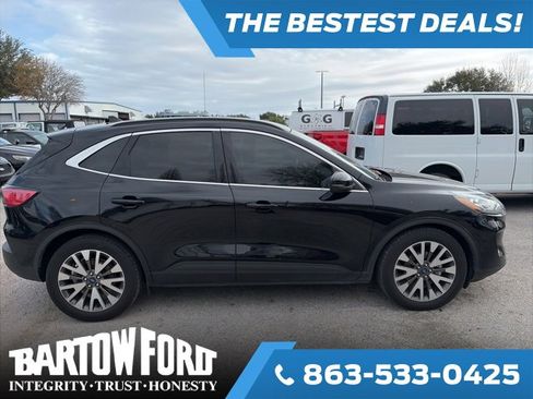 Used 2020 Ford Escape Titanium image 4