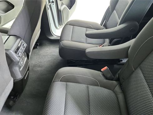 Used 2023 GMC Acadia SLE w/ Driver Convenience Package image 21