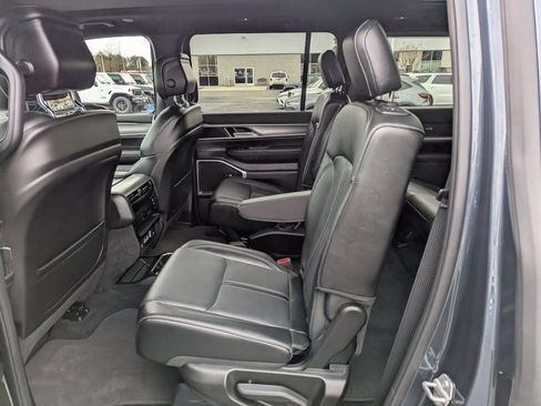 Used 2025 Jeep Wagoneer Series II image 15