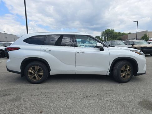 Used 2022 Toyota Highlander Bronze Edition AWD/4WD image 22