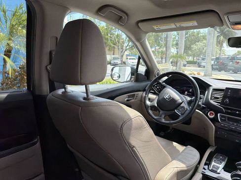 Used 2019 Honda Pilot Touring image 17