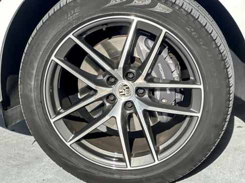 Certified 2024 Porsche Macan image 27