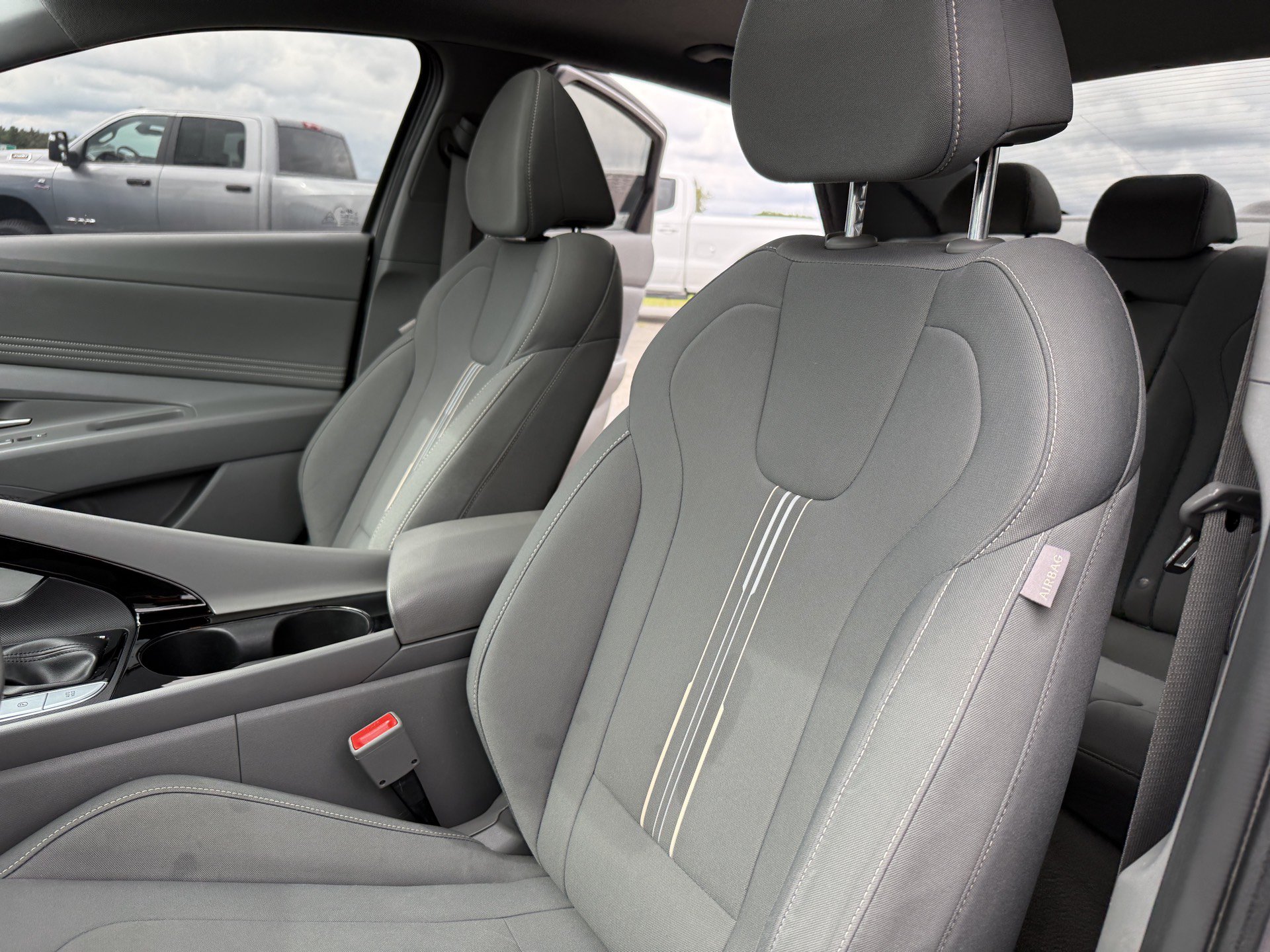 Used 2025 Hyundai Elantra SEL FWD image 29