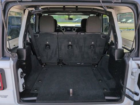 Used 2021 Jeep Wrangler Unlimited Sahara AWD/4WD image 13