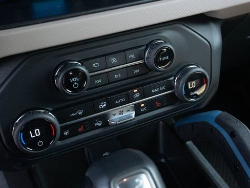 Used 2023 Ford Bronco Wildtrak AWD/4WD image 31