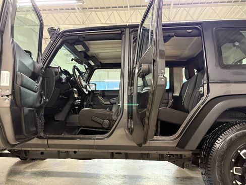 Used 2014 Jeep Wrangler Unlimited Sport w/ Connectivity Group image 15