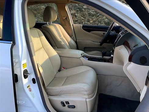 Used 2010 Lexus LS 460 AWD image 7