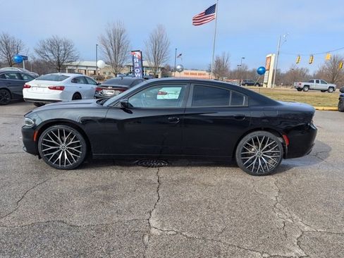Used 2018 Dodge Charger SXT image 6