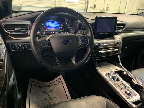 Used 2020 Ford Explorer XLT w/ Equipment Group 202A image 4