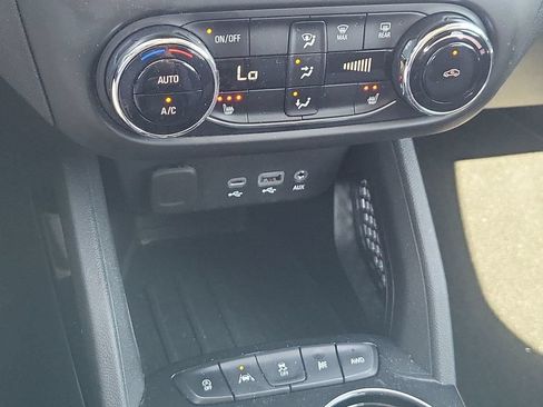 Used 2023 Chevrolet TrailBlazer LT w/ Convenience Package AWD/4WD image 40