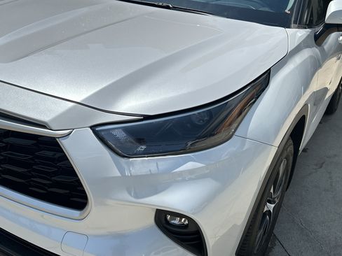 Used 2023 Toyota Highlander XLE AWD/4WD image 11