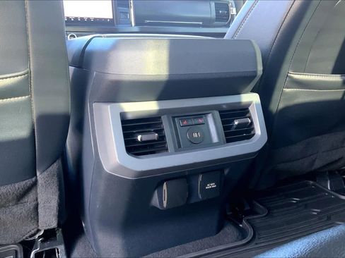 Used 2024 Ford F250 Lariat w/ Sport Appearance Package AWD/4WD image 35