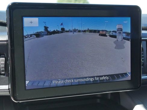 Used 2022 Ford Explorer XLT w/ Equipment Group 202A AWD/4WD image 31