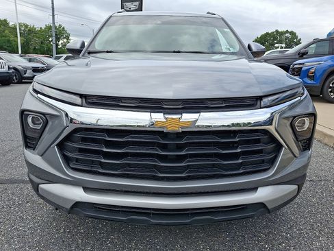 Used 2024 Chevrolet TrailBlazer LT AWD/4WD image 2