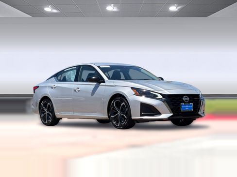 Used 2024 Nissan Altima 2.5 SR FWD image 6