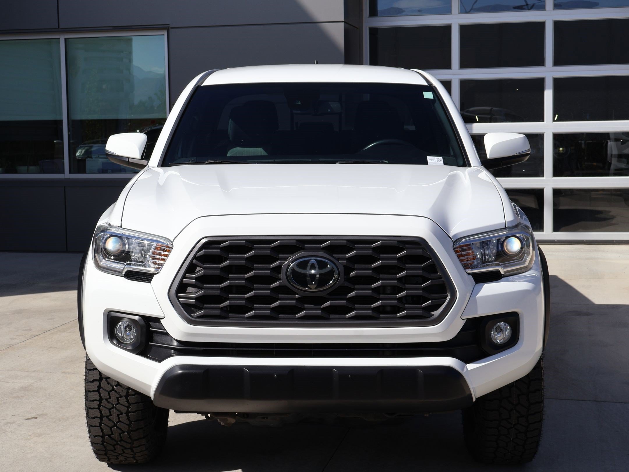 Used 2022 Toyota Tacoma TRD Off-Road w/ Technology Package AWD/4WD image 2