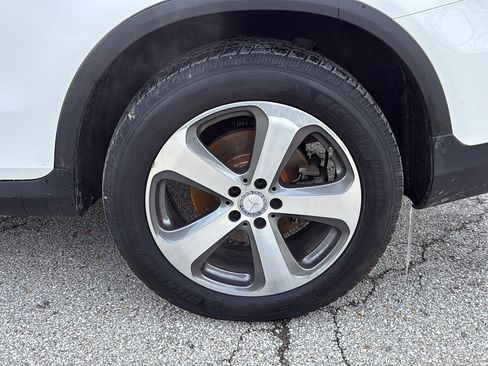 Used 2017 Mercedes-Benz GLC 300 4MATIC image 32