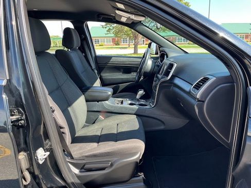 Used 2020 Jeep Grand Cherokee Laredo image 33