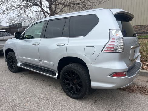 Used 2018 Lexus GX 460 Premium w/ Premium Package image 7