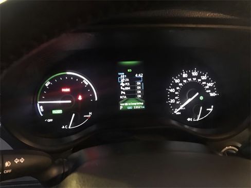 Used 2021 Toyota Sienna XLE image 17