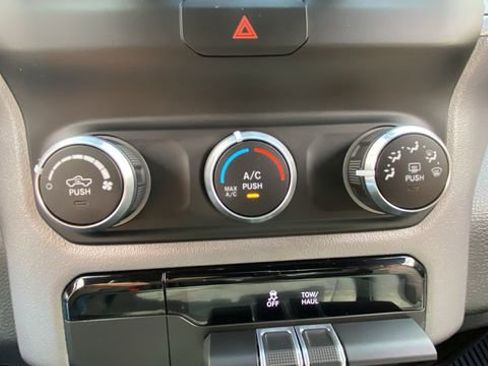 Used 2022 RAM 1500 Big Horn AWD/4WD image 24