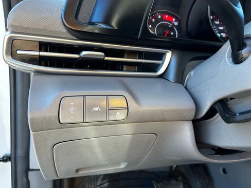 Used 2023 Hyundai Elantra SEL image 14