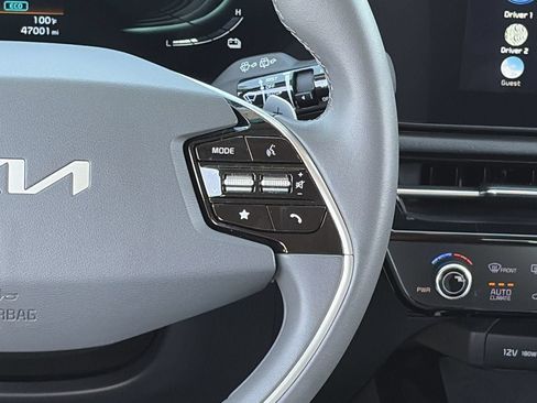 Certified 2024 Kia Niro EX FWD image 23