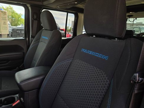 Used 2025 Jeep Wrangler Unlimited Rubicon 4xe w/ Convenience Group AWD/4WD image 17