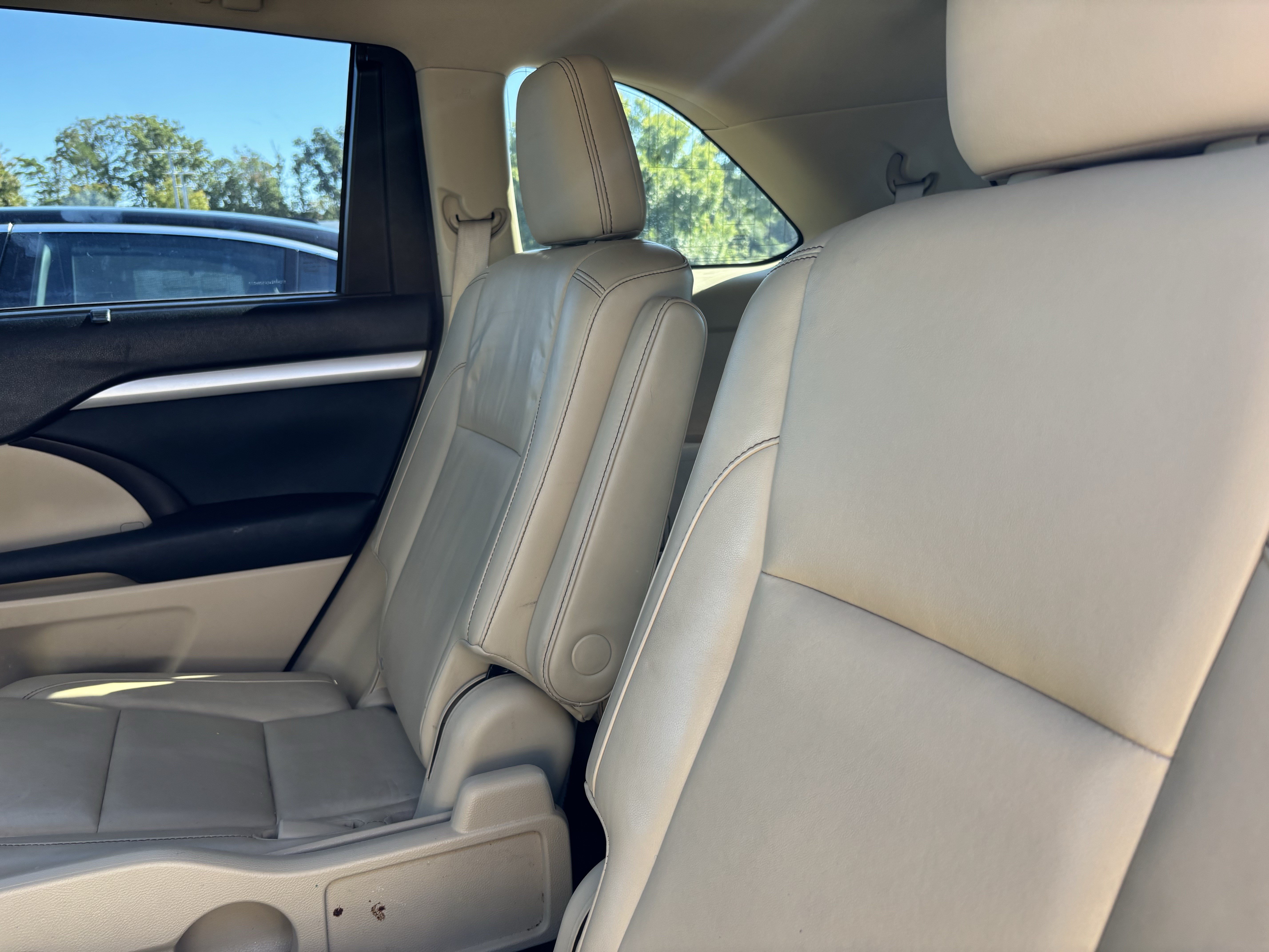 Used 2015 Toyota Highlander XLE FWD image 32