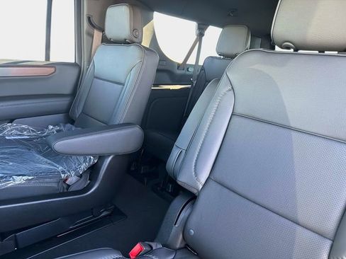 New 2026 GMC Yukon XL Denali AWD/4WD image 13