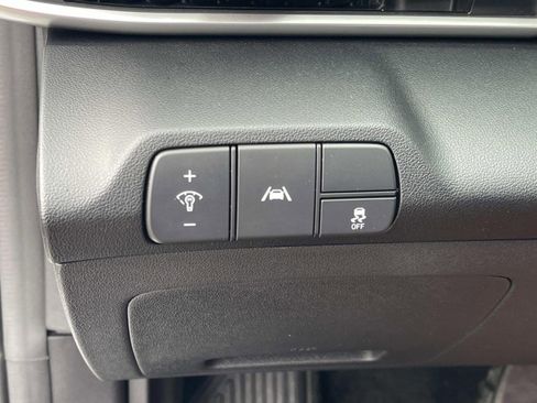 Used 2023 Hyundai Elantra SEL image 30