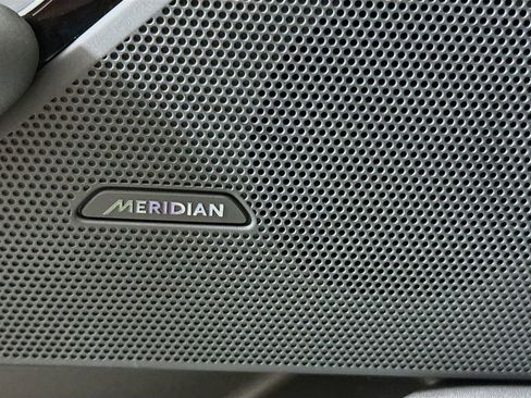 Used 2021 Land Rover Range Rover Velar R-Dynamic S image 19