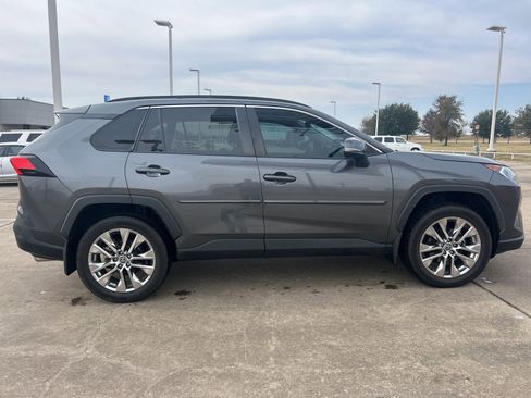 Used 2021 Toyota RAV4 XLE Premium image 2