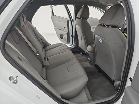Used 2024 Hyundai Elantra SE FWD image 13
