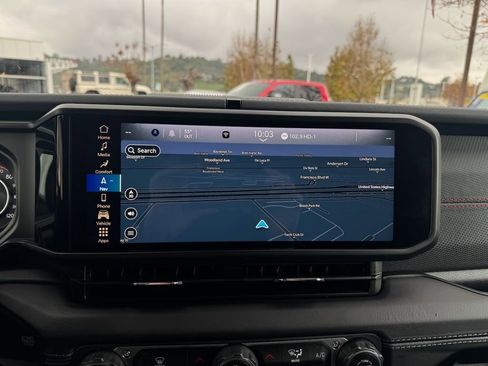 Used 2025 Jeep Gladiator Rubicon w/ Technology Group image 15