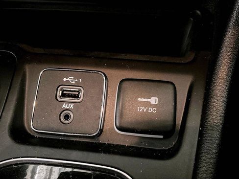 Used 2019 Jeep Cherokee Limited image 31