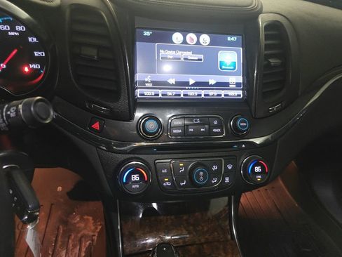 Used 2014 Chevrolet Impala LT w/ Convenience Package image 11