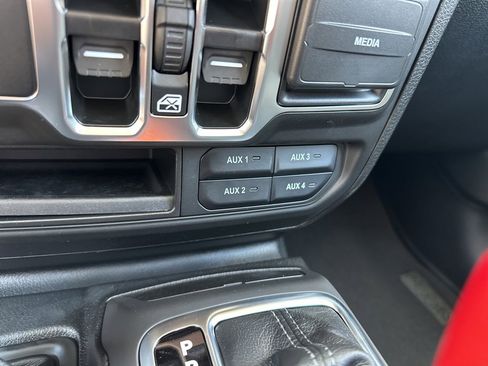 New 2025 Jeep Gladiator Sport image 3