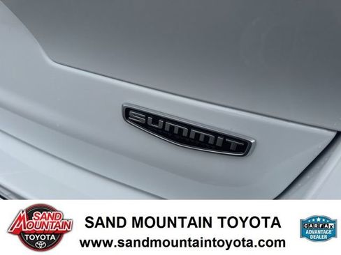 Used 2024 Jeep Grand Cherokee L Summit w/ Luxury Tech Group V image 10