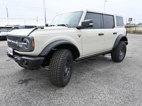 New 2025 Ford Bronco Badlands image 8