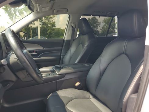 Certified 2024 Toyota Grand Highlander AWD image 19